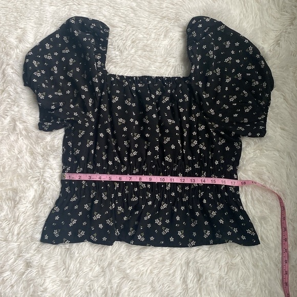 Madewell short sleeve peasant top. Black with white Flowers.  Size XL. - Picture 5 of 5